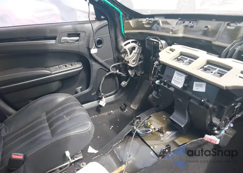 2022 Chrysler 300 S z USA, uszkodzony, nr VIN 2C3CCABT3NH107472